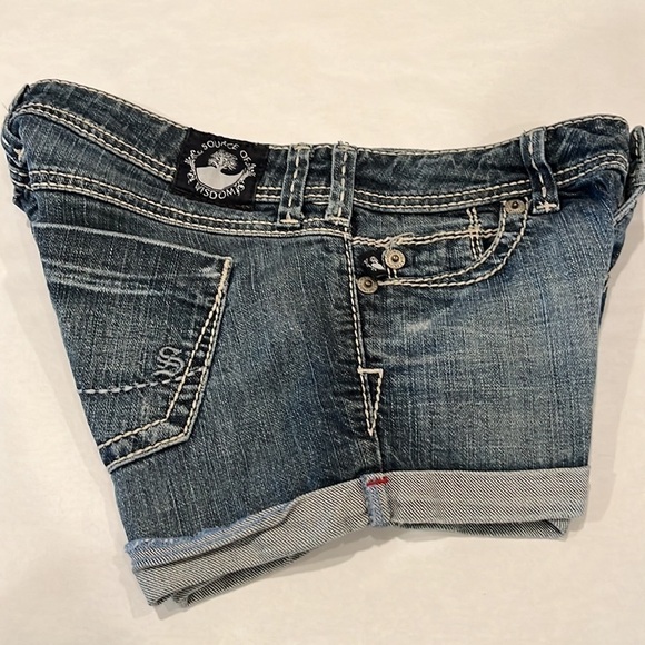 Source Of Wisdom Cuffed Low Rise Shorts Size 3 - Picture 7 of 16